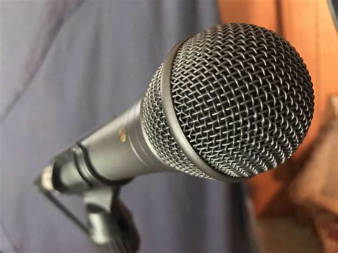 What microphone do artists use?