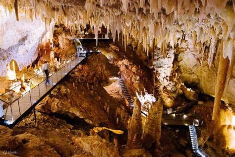 What minerals are found in Jewel cave?