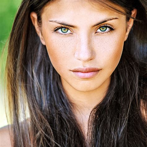 What nationality has green eyes and brown hair?