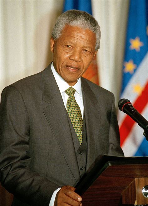 What people helped Nelson Mandela?