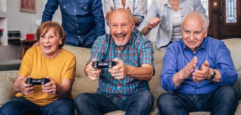 What percentage of 30 year old men play video games?