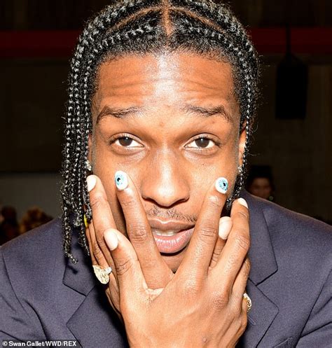 What rappers have painted their nails?