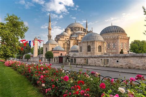 What religion is Istanbul?