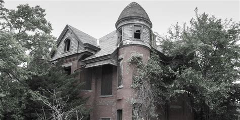 What scares people the most in haunted houses?