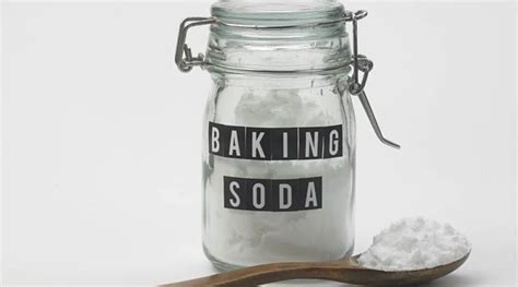 What should you not mix with baking soda?