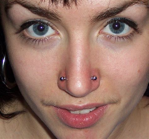 What side nose piercing is straight for girls?