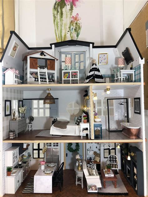 What size is a 1 24 dollhouse?