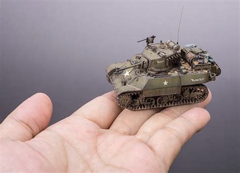 What size is a 1 72 scale model?