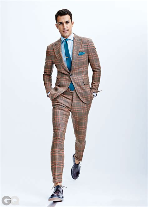 What suit material is best for hot weather?