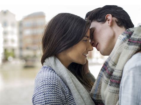 What to do with your lips kissing?