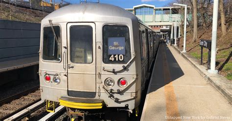 What train runs through Staten Island?