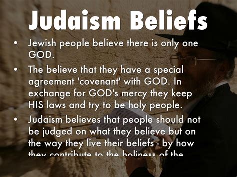 What type of relationship do Jews believe they have with God?