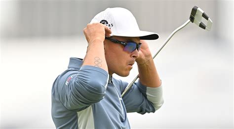 What wedges does Rickie Fowler use?