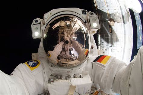 What would happen to your blood in space without a spacesuit?