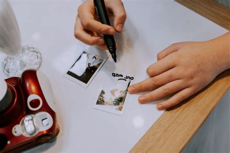 What writes on Polaroids?