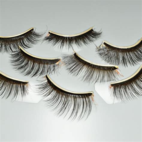 What year did fake lashes become popular?