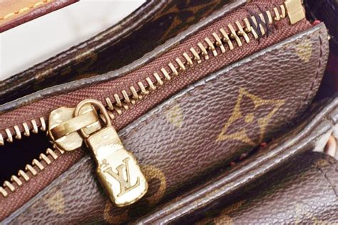 What zips do Louis Vuitton use?