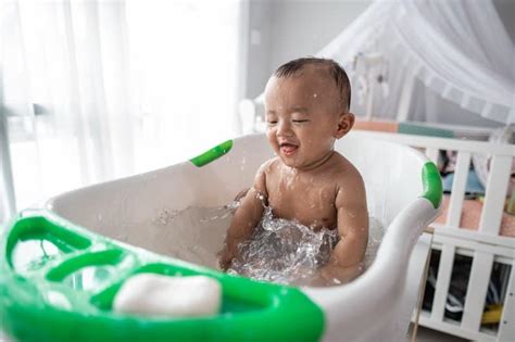 When should you start bathing your baby every day?
