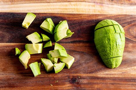 When to cut avocado?