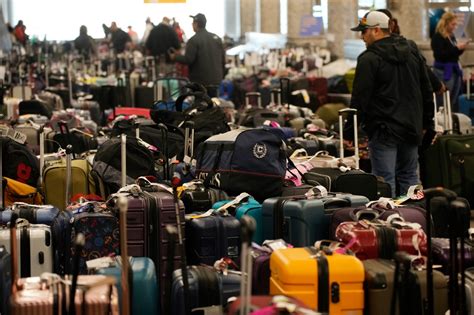 Where do US airlines lose 2 million suitcases a year?