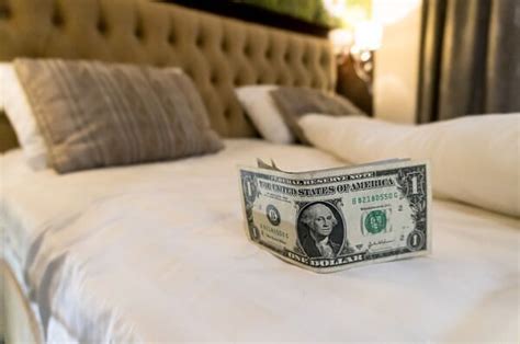 Where do you leave tip in a hotel room?