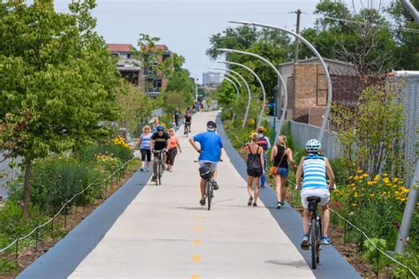 Where do you park to walk the 606?