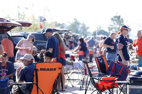 Where is the Bears tailgate?
