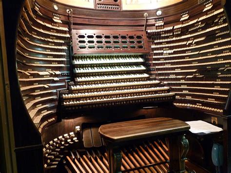 Where is the largest organ in NYC?