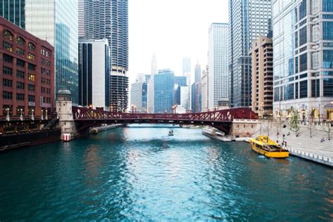 Where is the safest place to stay when visiting Chicago?