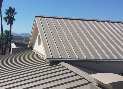 Which Colour roof sheet is best for hot climate?