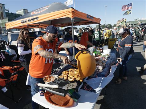 Which NFL team has the biggest tailgate?