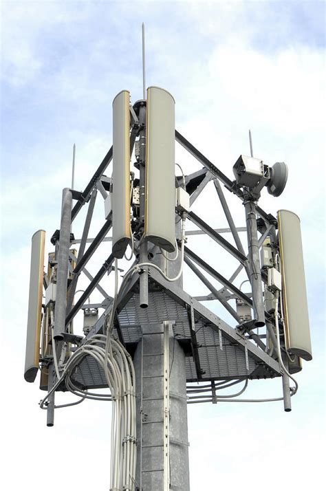 Which antenna is used in mobile?