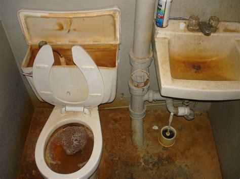 Which bathroom is dirtier?
