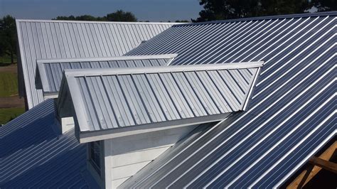 Which colour roof sheet is best for hot climate?