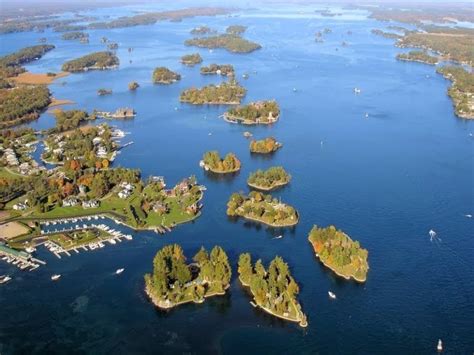Which country has over 1000 islands?