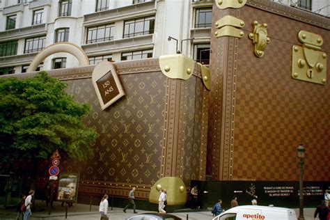 Which country has the most Louis Vuitton stores?