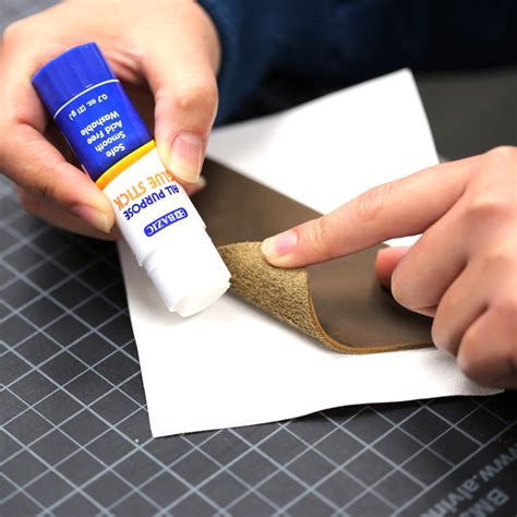 Which glue is used to stick?