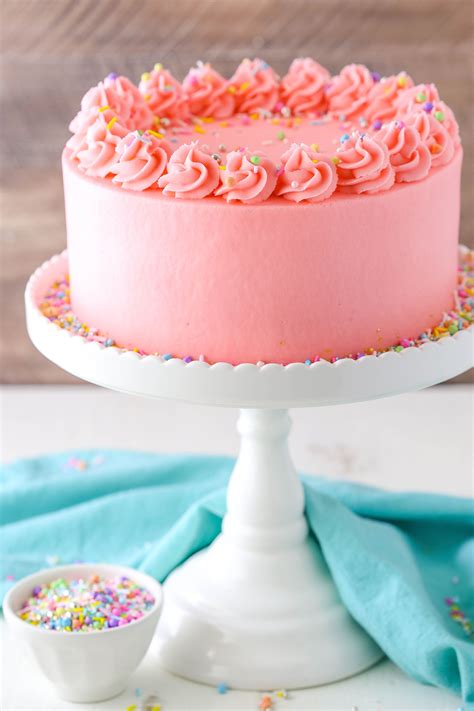 Which icing is best for cake decorating?