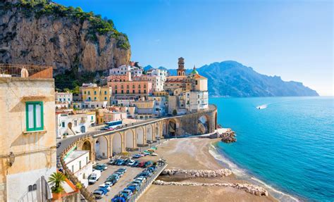 Which is better Amalfi or Naples?