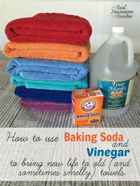 Which is better for smelly clothes vinegar or baking soda?