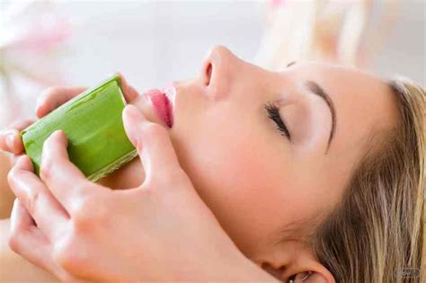 Which is the best time to apply aloe vera gel on face?