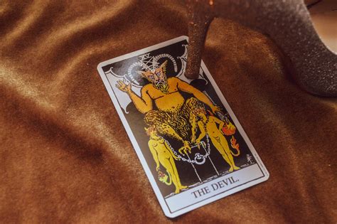 Which tarot cards represent Capricorn?