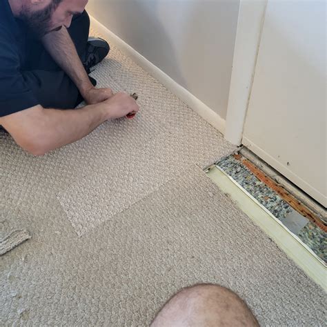 Which type of pile is most appropriate for hiding carpet seams?