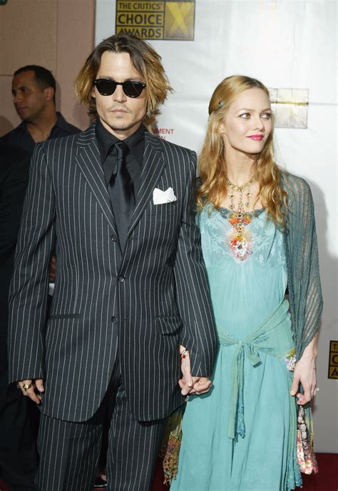 Who does Johnny Depp date?