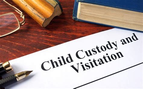 Who has custody of child if not married in Texas?