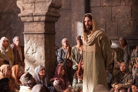Who is Jesus talking to in Matthew 5 14?