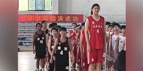 Who is the 7 foot 4 girl basketball player?