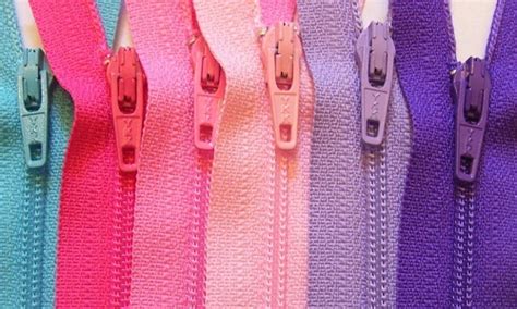 Who is the largest zipper company in the world?