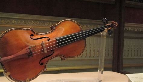 Who owns a real Stradivarius violin?