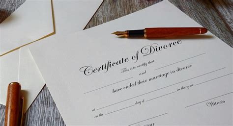 Who pays for daughters wedding when parents are divorced?